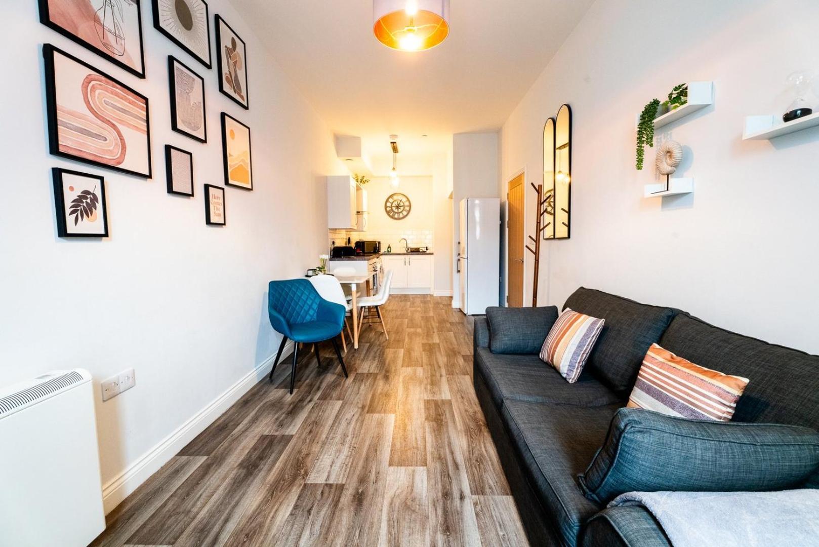 Free Parking | Smart Tv | 4 Guests Apartment Swansea Ruang foto