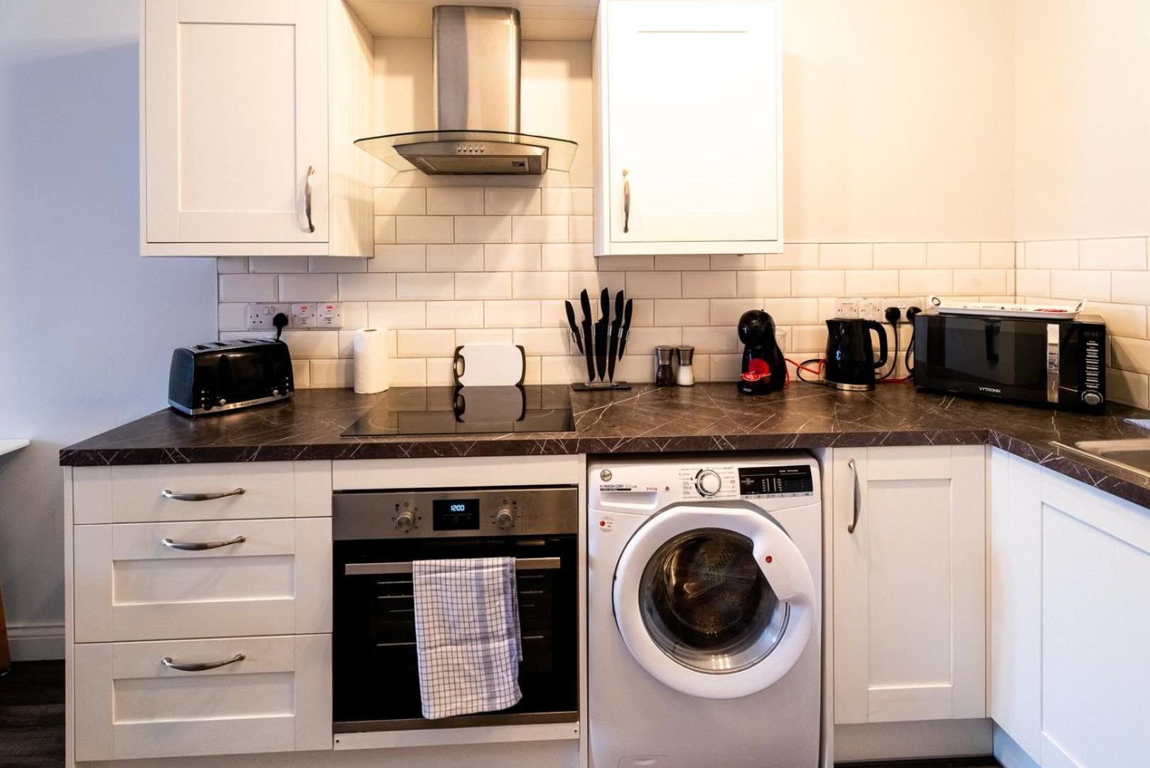 Free Parking | Smart Tv | 4 Guests Apartment Swansea Ruang foto