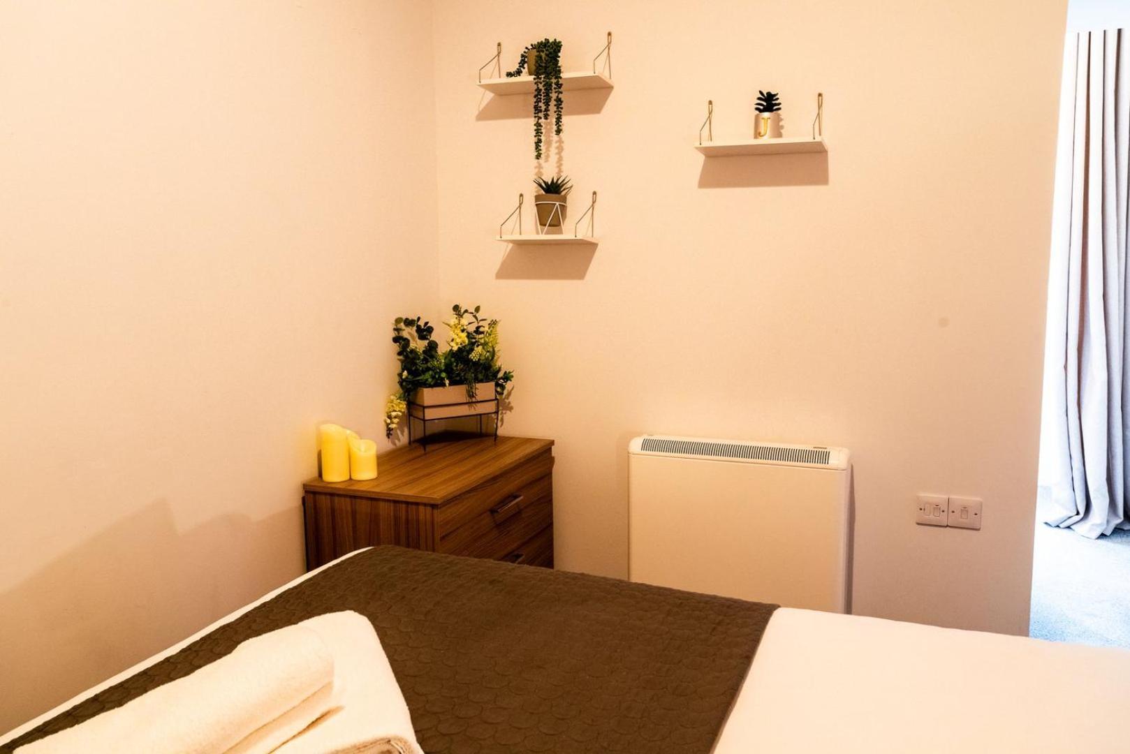 Free Parking | Smart Tv | 4 Guests Apartment Swansea Ruang foto