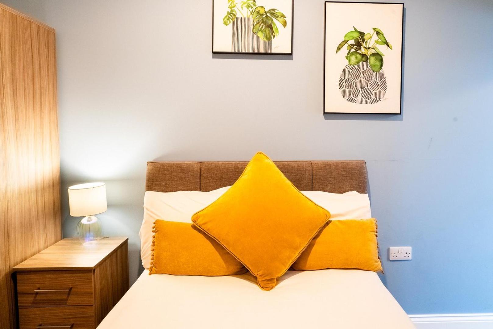 Free Parking | Smart Tv | 4 Guests Apartment Swansea Ruang foto