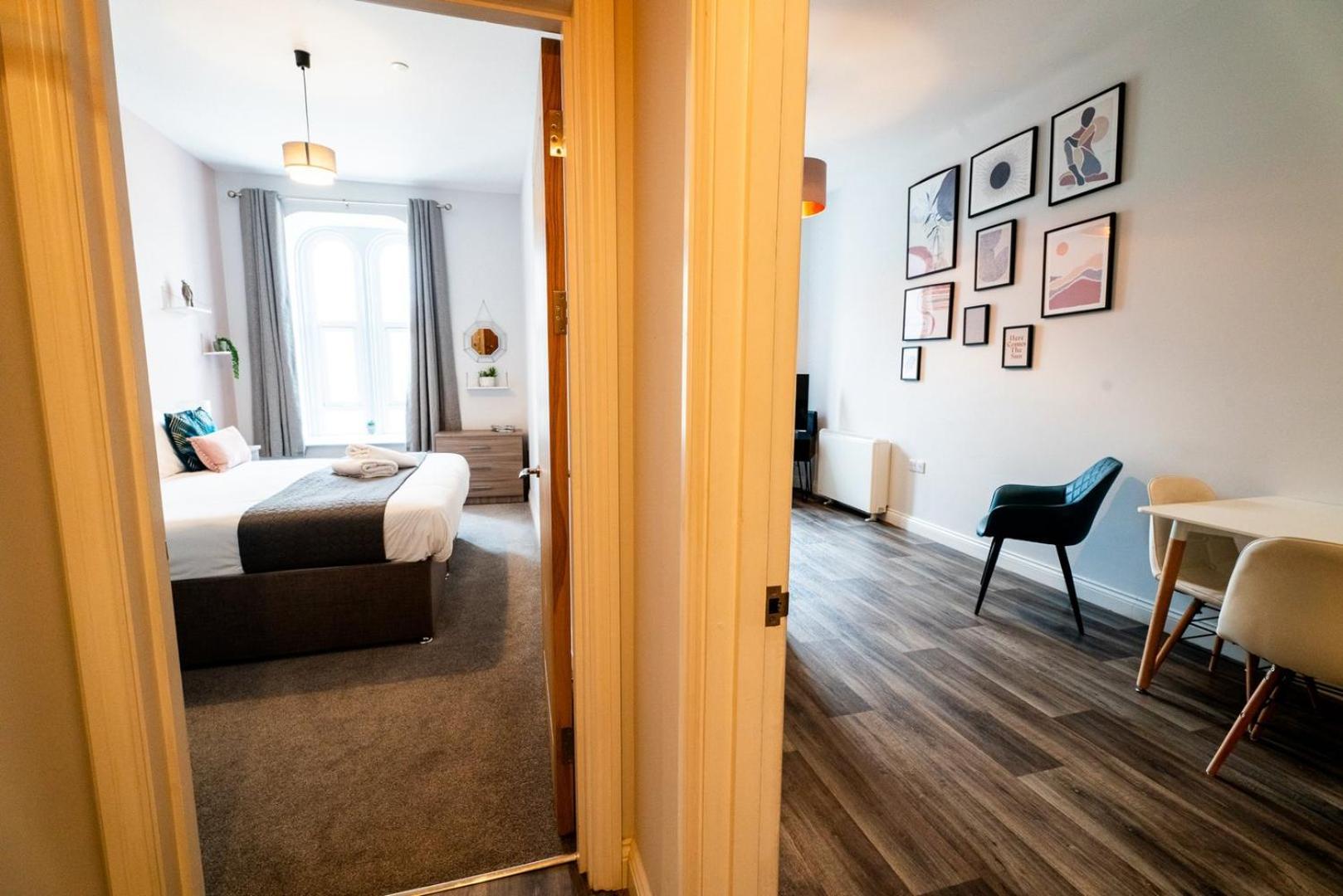Free Parking | Smart Tv | 4 Guests Apartment Swansea Ruang foto
