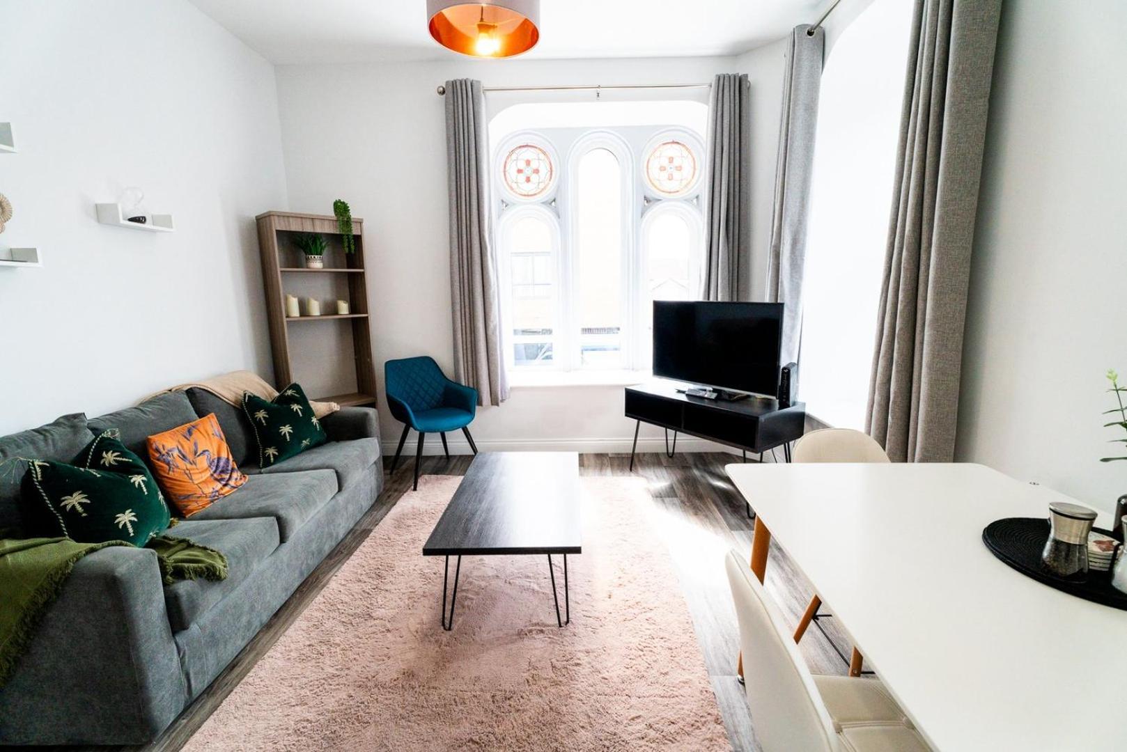 Free Parking | Smart Tv | 4 Guests Apartment Swansea Ruang foto