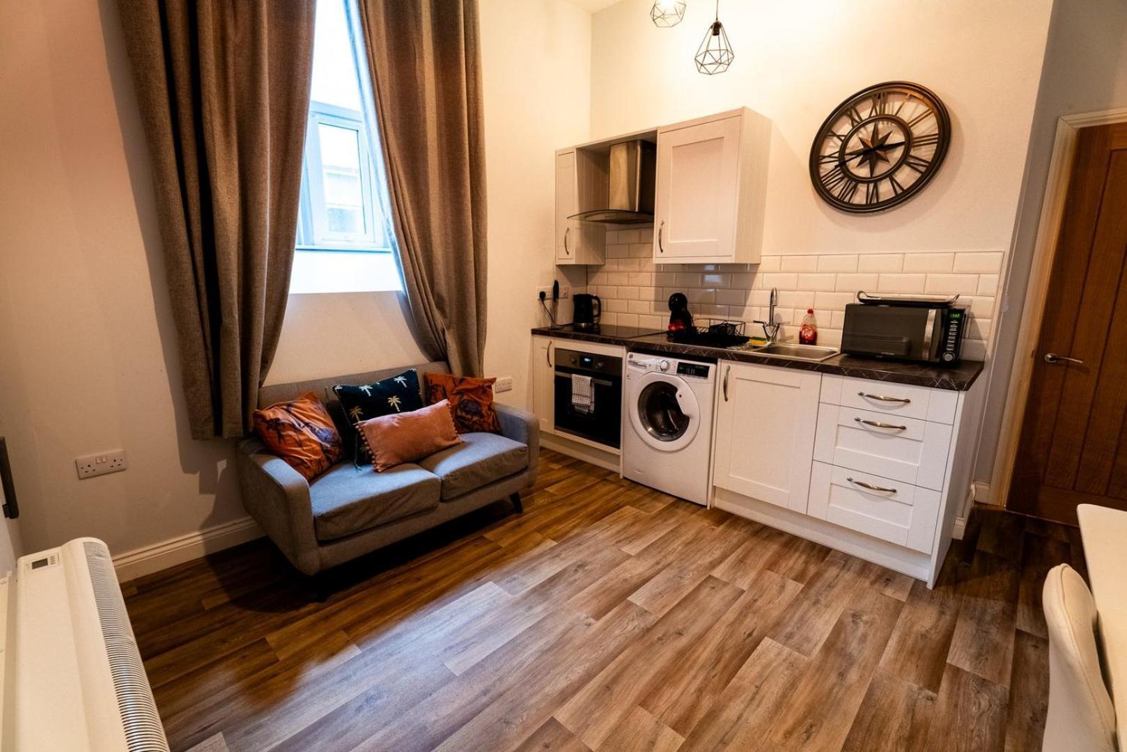 Free Parking | Smart Tv | 4 Guests Apartment Swansea Ruang foto